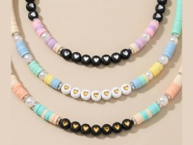 Cuentas plasticas pastilla negra corazon dorado 